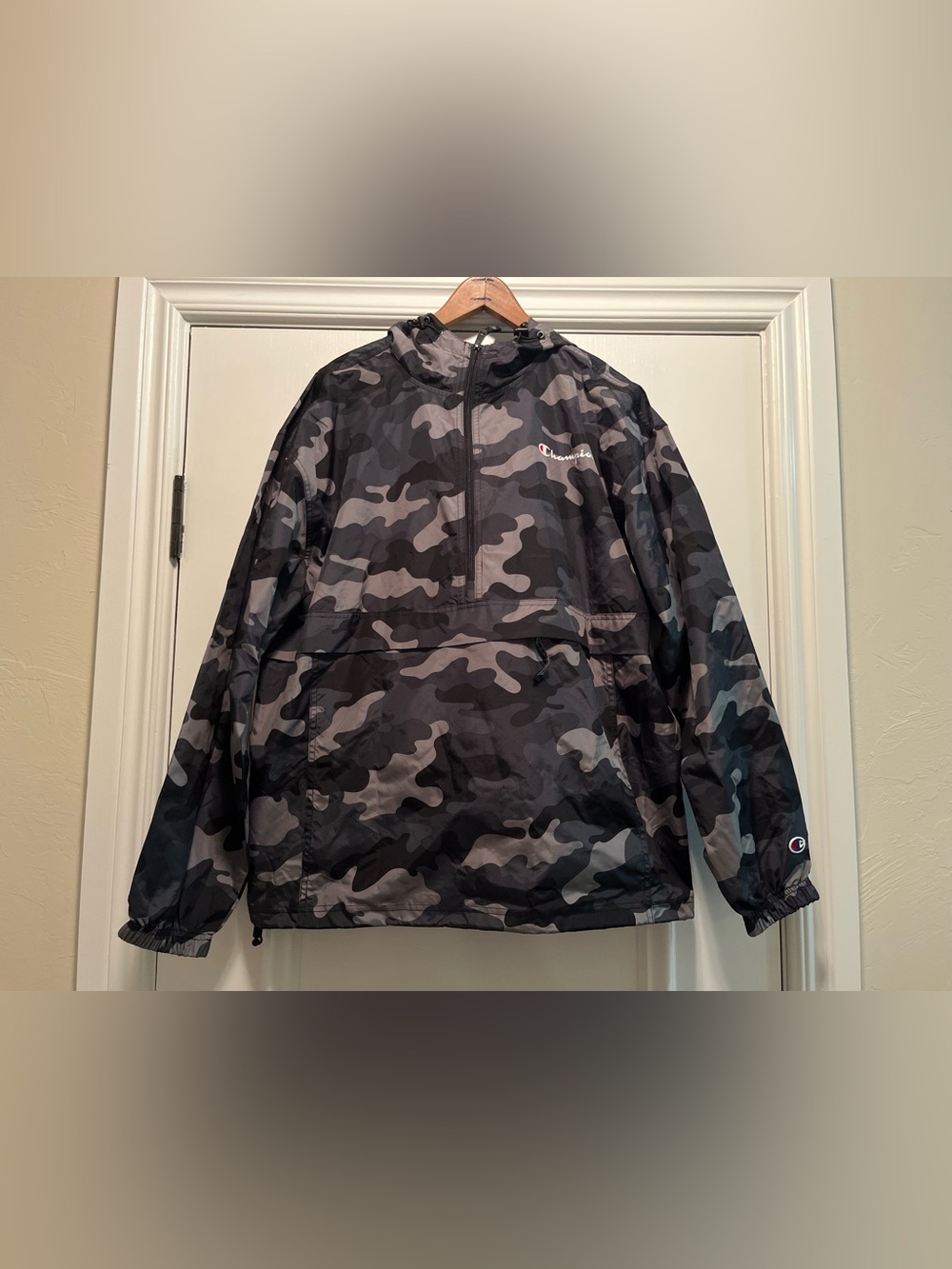 Champion Men’s Size Large Concrete Grey Camo Packable Anorak Windbreaker Jacket